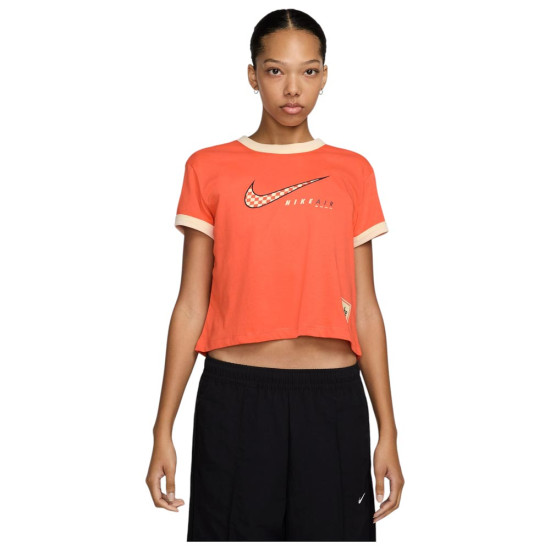 Nike Γυναικεία κοντομάνικη μπλούζα Sportswear Club Motorsport Tee Nike Γυναικεία κοντομάνικη μπλούζα Sportswear Club Motorsport Tee